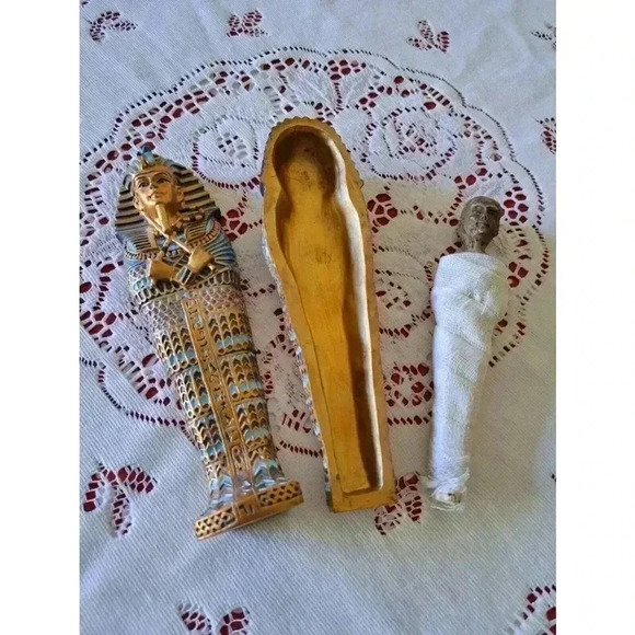 EGYPTIAN KING TUT SARCOPHAGUS AND MUMMY 7 1/2 Inches Tall - Picture 5 of 9